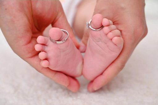 广汉宝宝吃奶呕吐